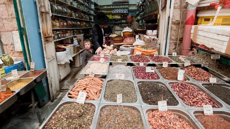 20100409_150412 D3.jpg - Spice and vegetable vendor, Ben Yehuda Market, Jerusalem